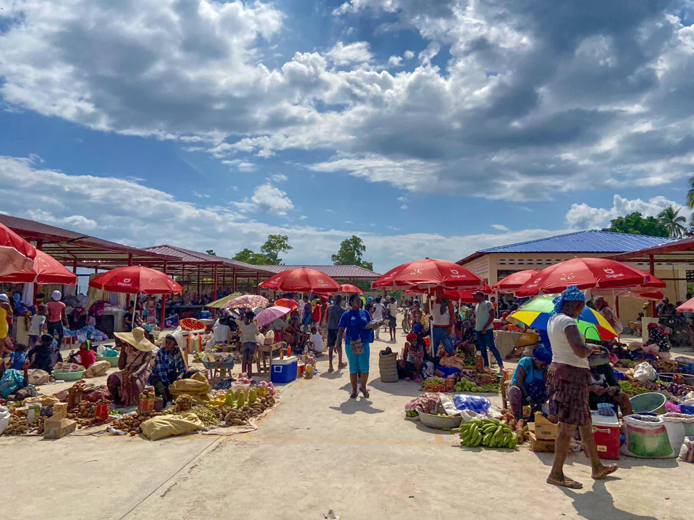 The newly opened market in Anse-à-Pitres will increase the sales and production of local farmers. 